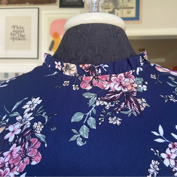 aliceblue Floral Semi Sheer Blouse with Bell Sleeves and Ruffle Hemline Small - Picture 3 of 7